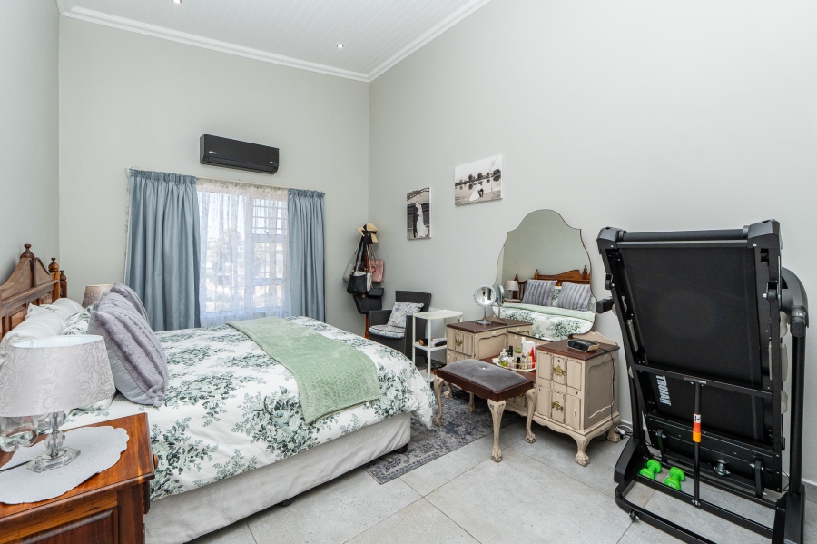 5 Bedroom Property for Sale in Myburgh Park Western Cape